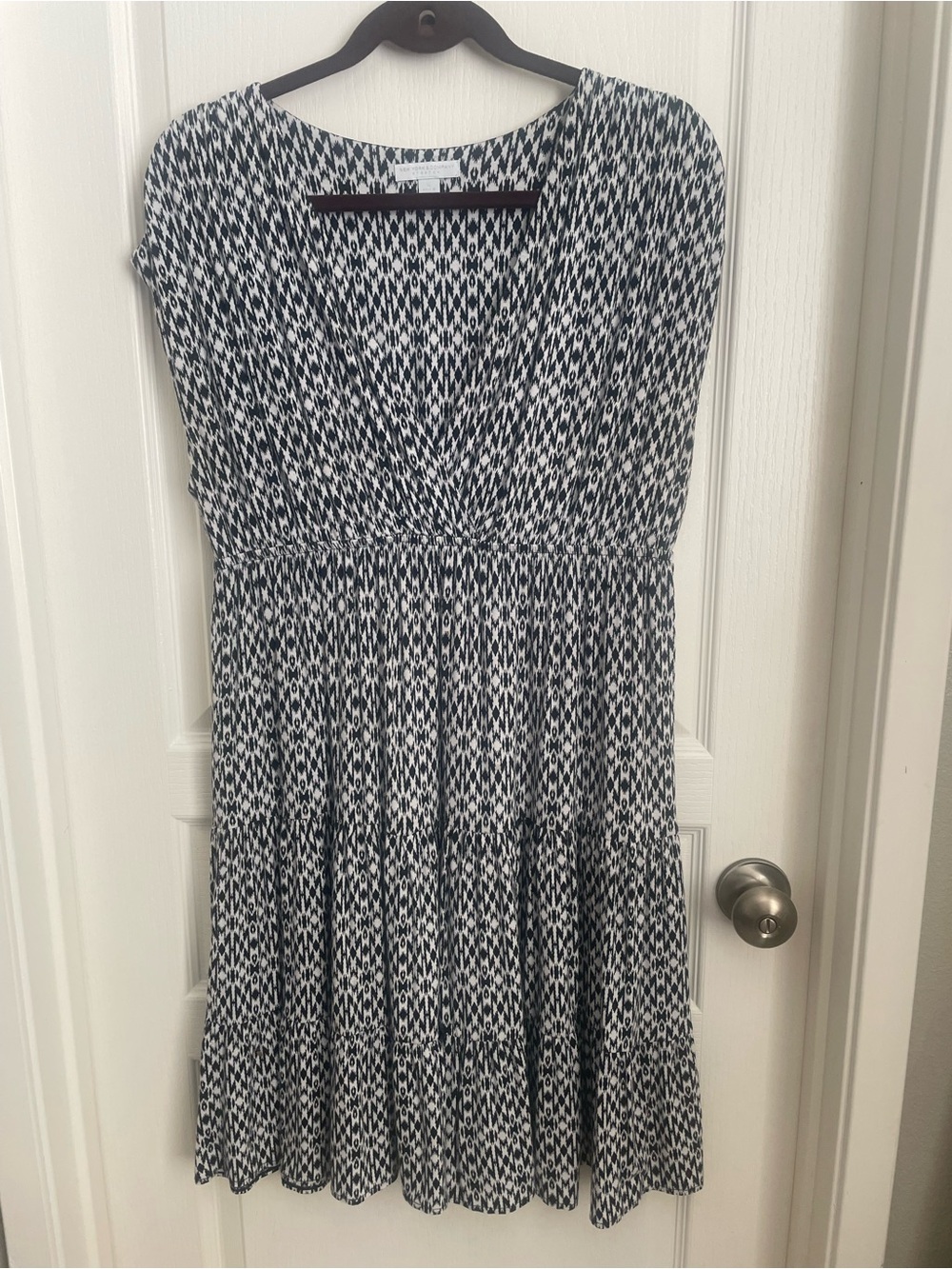 New York & Company Black and White Printed V-Neck Dress